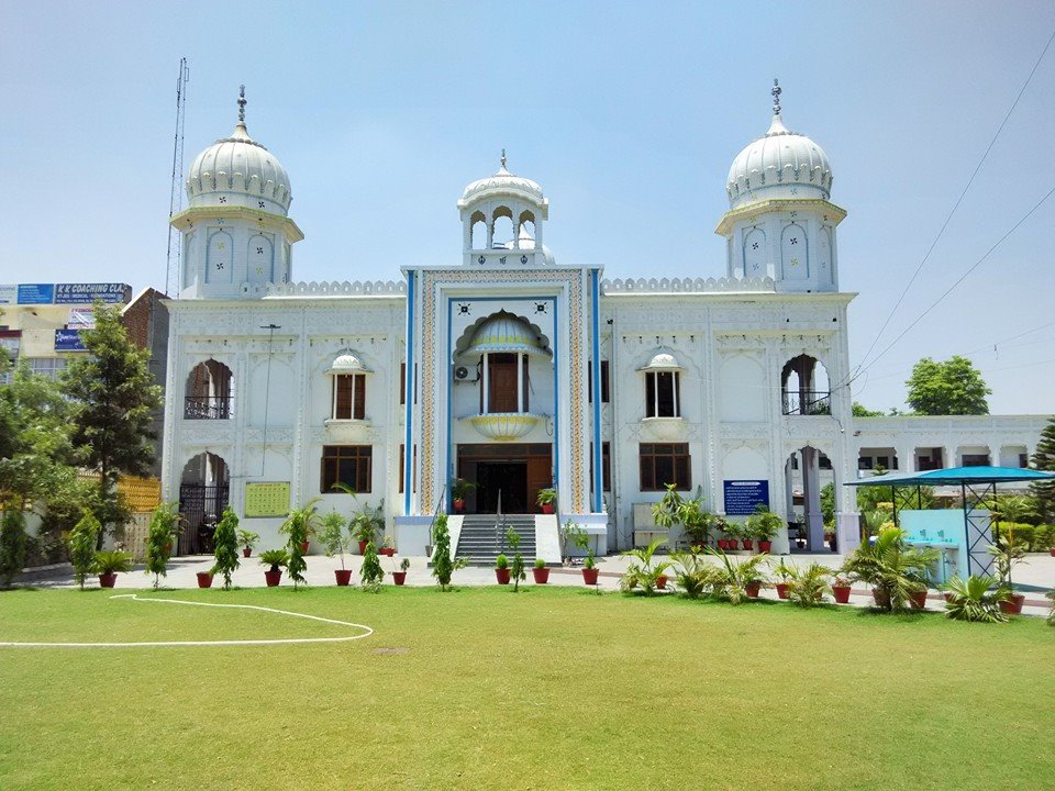 Allegations of unconstitutional amendment in the constitution of Gurdwara Shri Guru Singh Sabha Phase-11; President denies allegations.